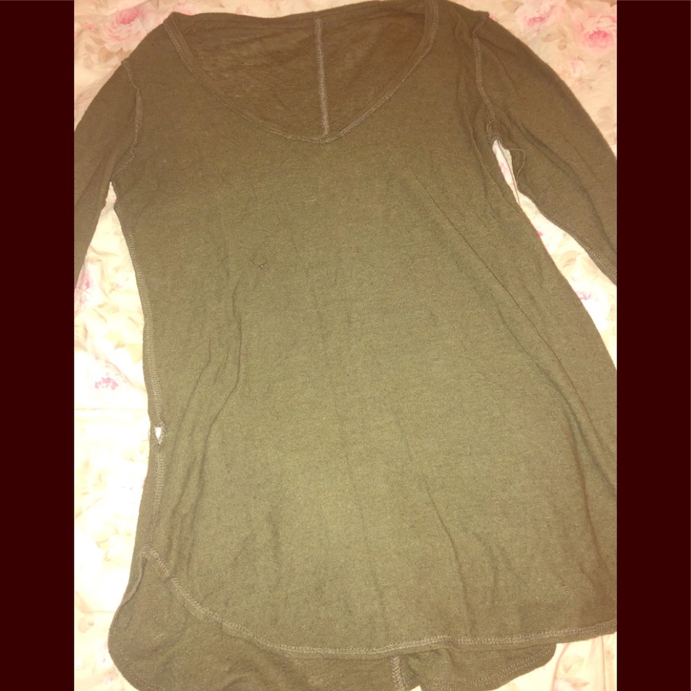 Cute and simple green long sleeve